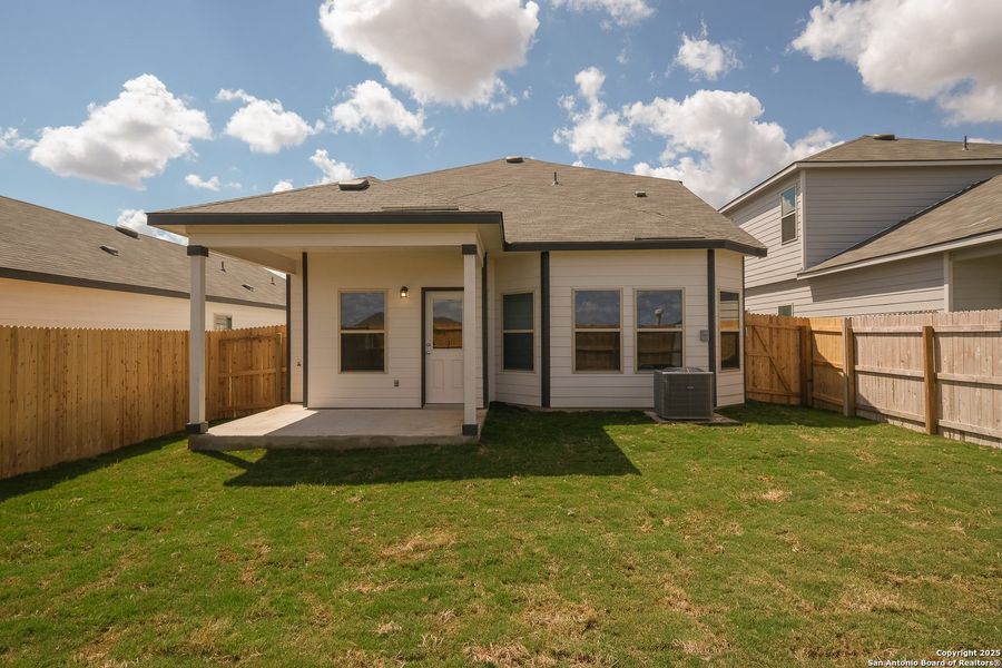 Exterior details and patio area of a home in Park Place, New Braunfels (Image 4).