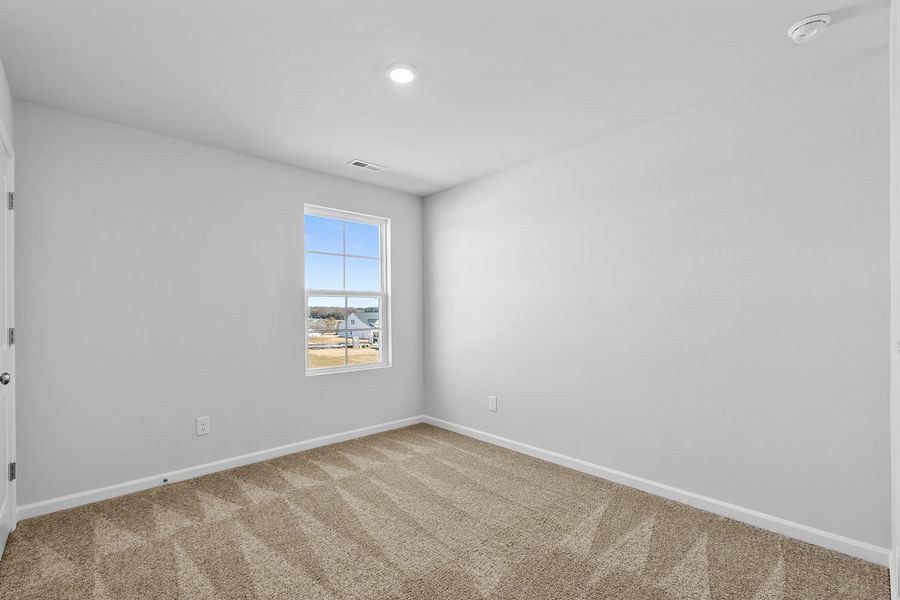 Spacious, unfurnished interior of a new home in Fieldstone, Lexington (Image 38).