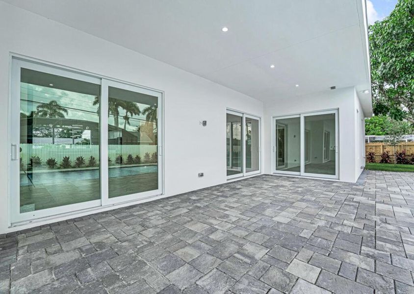 Spacious, unfurnished interior of a new home in , Lake Worth (Image 37).