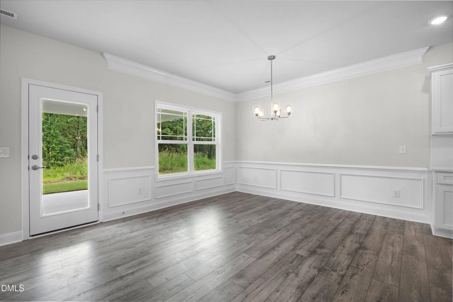 Wainscot & Crown Moulding Wainscot & Crown Moulding
