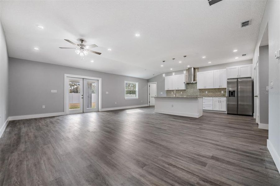 Spacious, unfurnished interior of a new home in , Dade City (Image 20).