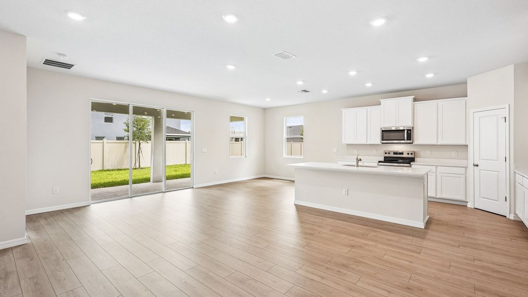 Representative unfurnished interior of a home built from the Lantana by D.R. Horton in Silverstone North, Palmetto (Image 15).