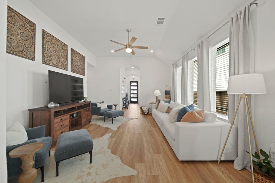 Furnished interior view inside a new home in , Rosharon (Image 32).