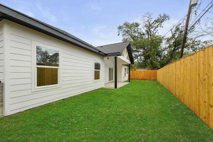 Exterior details and patio area of a home in , Pasadena (Image 4).