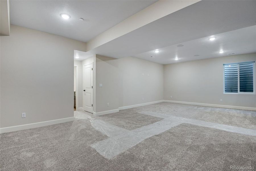 Spacious, unfurnished interior of a new home in Reunion Ridge, Commerce City (Image 39).