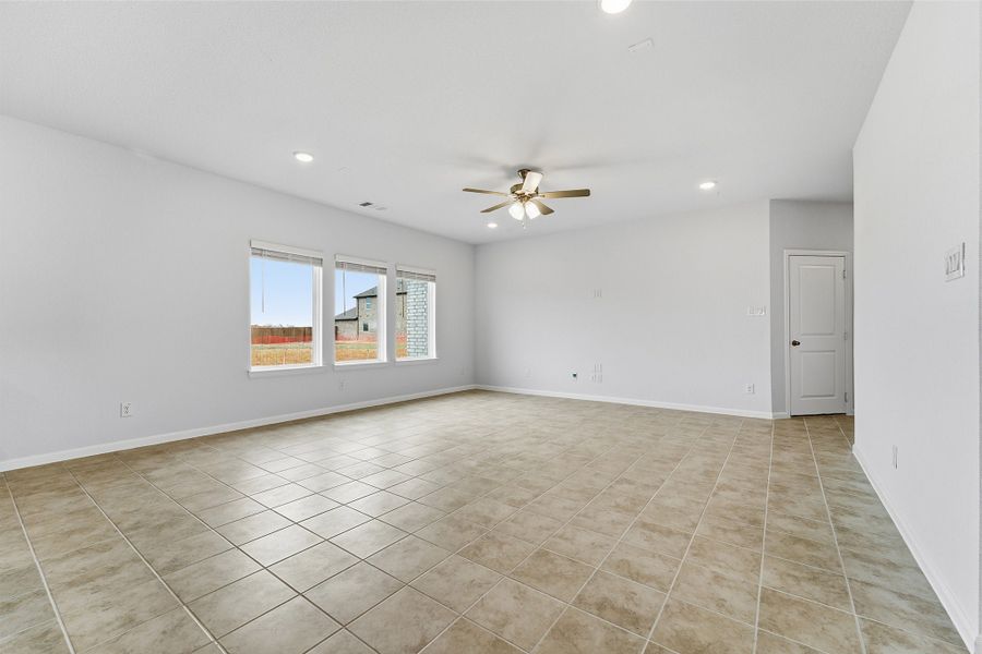 Spacious, unfurnished interior of a new home in Saddlebrook Estates, Waxahachie (Image 23).