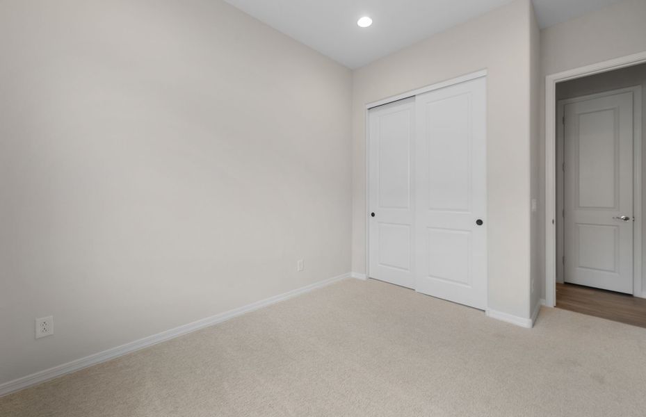 Spacious, unfurnished interior of a new home in Artisan at Asante, Surprise (Image 31).