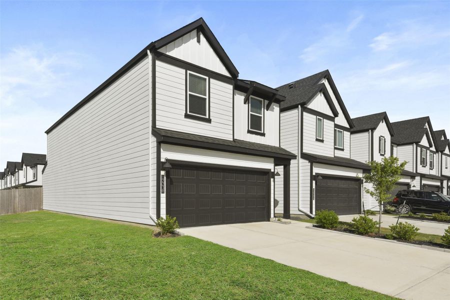 Front exterior of a new home in City Gate North, Houston, TX, highlighting curb appeal (Image 19).