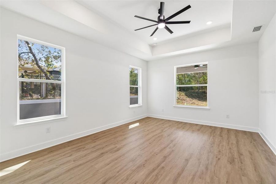 Spacious, unfurnished interior of a new home in , Weeki Wachee (Image 75).