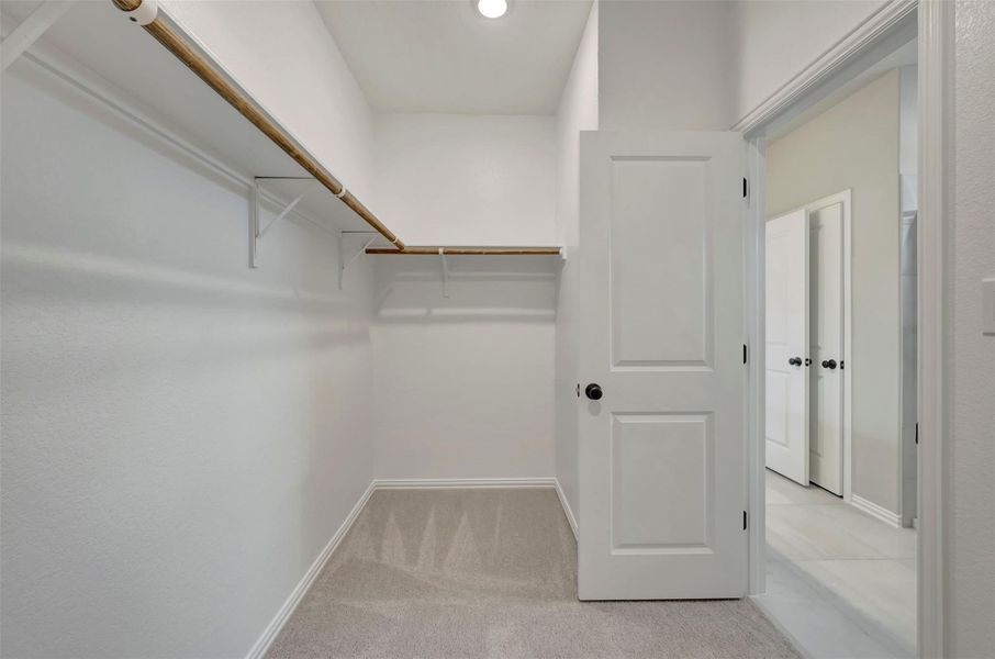 Spacious, unfurnished interior of a new home in Heritage, Dripping Springs (Image 27).