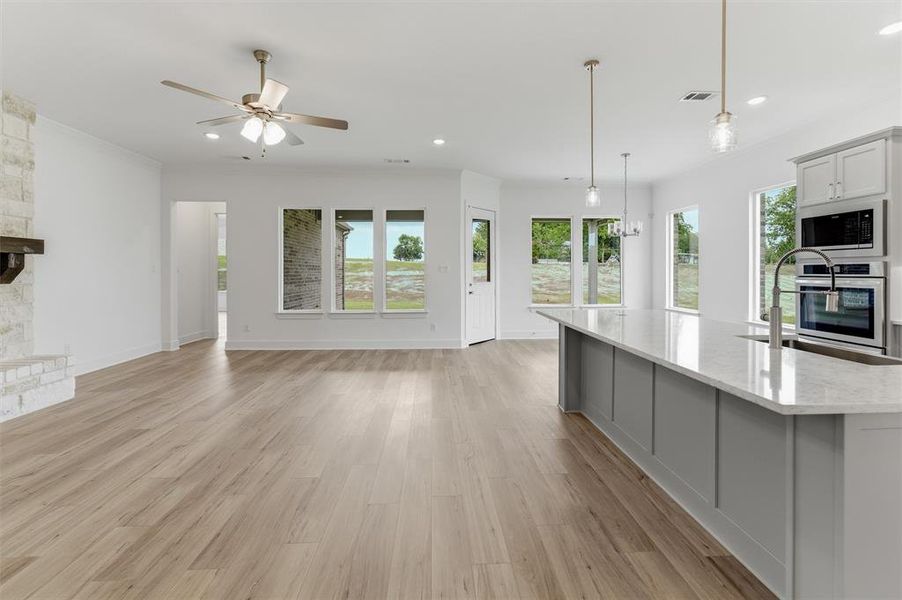Spacious, unfurnished interior of a new home in Grayson Ridge, Van Alstyne (Image 16).