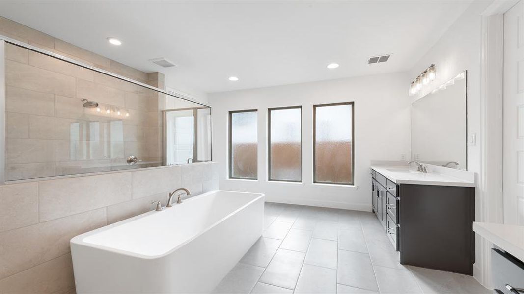 Furnished interior view inside a new home in Myrtle Creek 71', Waxahachie (Image 12).