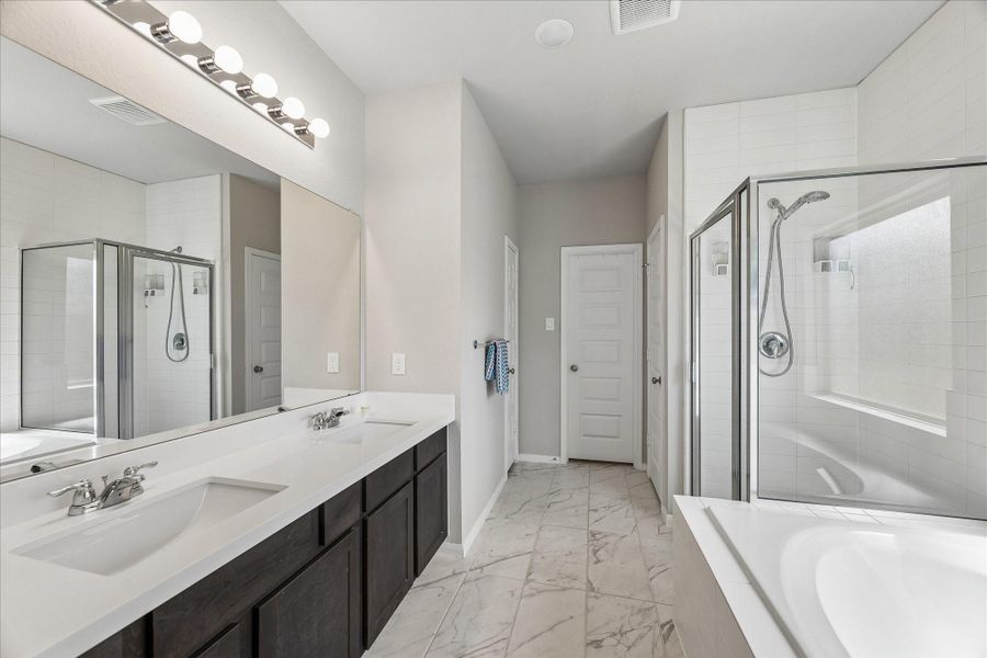 Furnished interior view inside a new home in Stonebrooke, Conroe (Image 14).