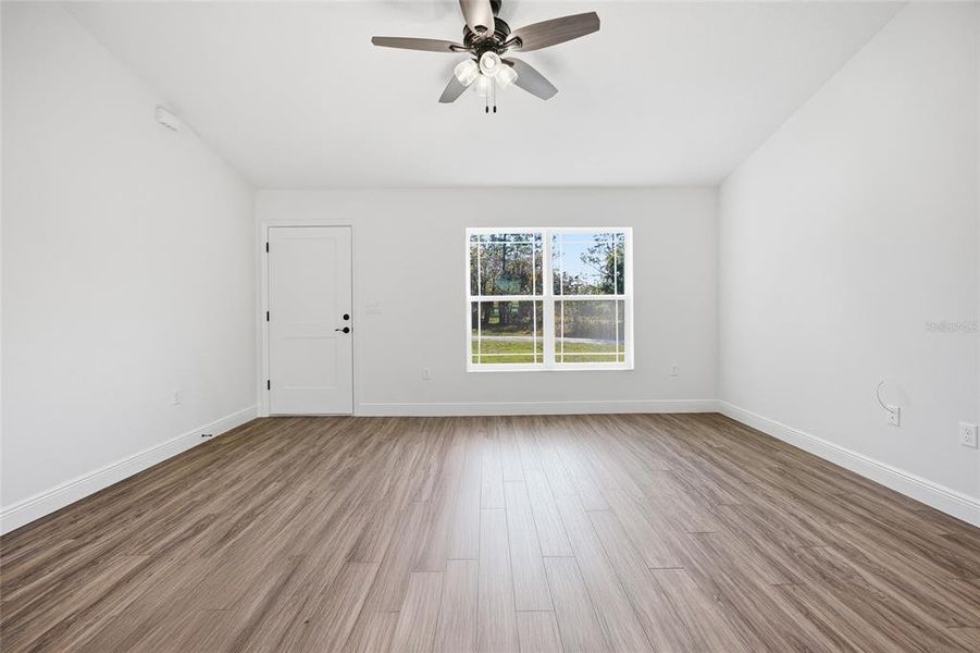 Spacious, unfurnished interior of a new home in , Citrus Springs (Image 30).