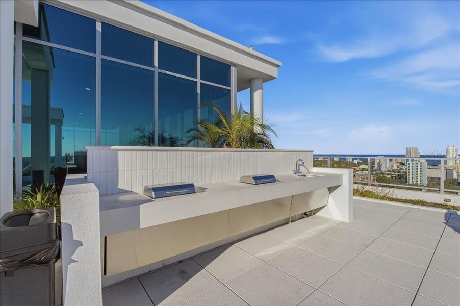 Exterior details and patio area of a home in , St. Petersburg (Image 32).