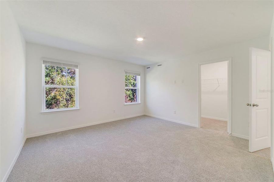 Spacious, unfurnished interior of a new home in Towns at Greenleaf, Oviedo (Image 21).