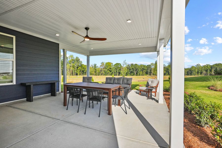 Representative exterior details of a home built from the Montadale by Pulte Homes in The Retreat at Carolina Ridge, Harrisburg (Image 3).