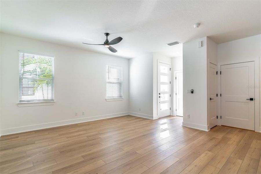 Spacious, unfurnished interior of a new home in , Orlando (Image 19).