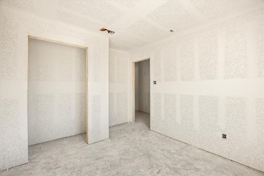 Spacious, unfurnished interior of a new home in , Tolar (Image 12).