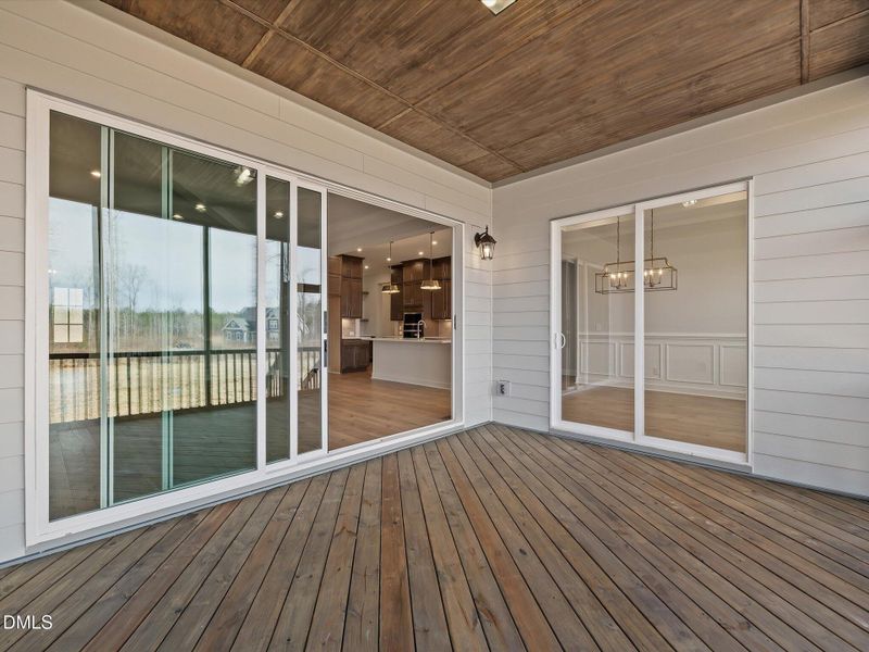 31-Screened Porch