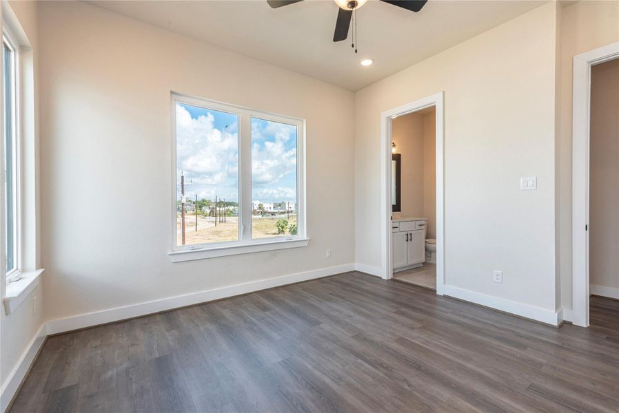 Spacious, unfurnished interior of a new home in , Seabrook (Image 39).