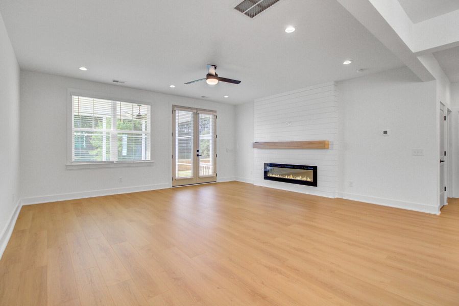 Spacious, unfurnished interior of a new home in , Summerville (Image 30).