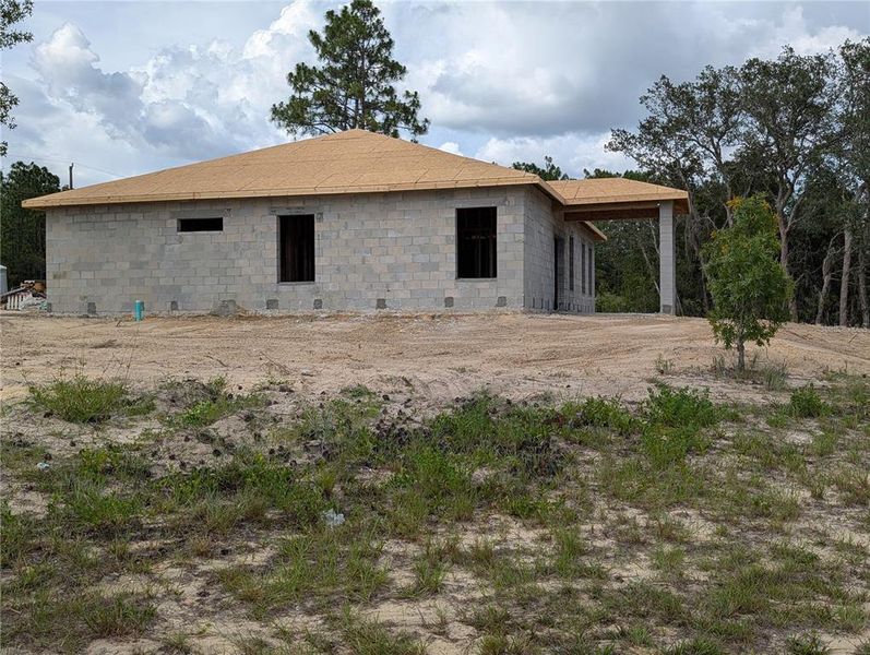 SIDE VIEW OF HOME AND COVERED BACK PATIO