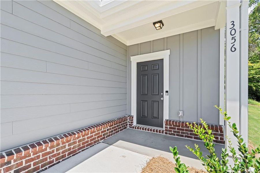 Exterior details and patio area of a home in Avery Ridge, Gainesville (Image 2).