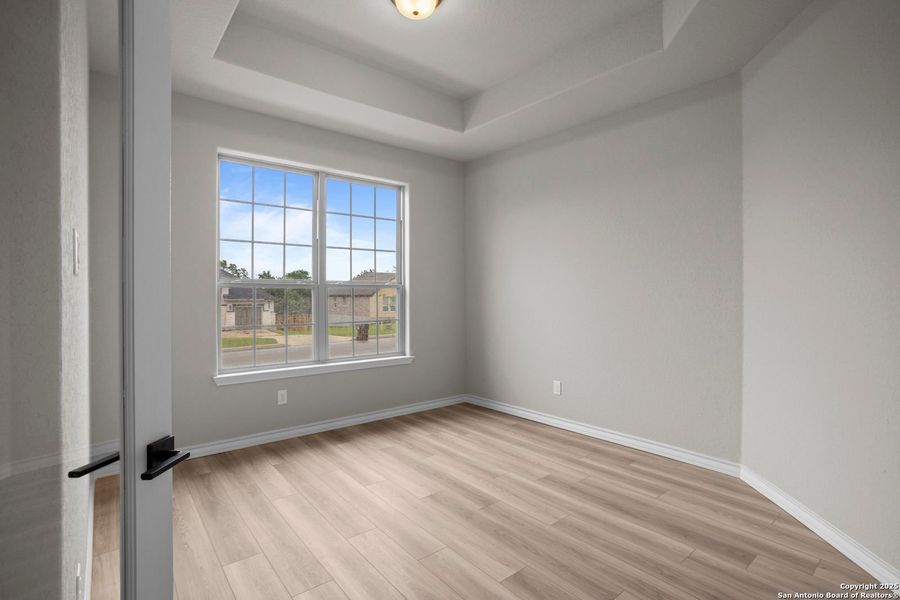 Spacious, unfurnished interior of a new home in Potranco Oaks, Castroville (Image 38).