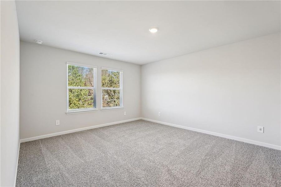 Spacious, unfurnished interior of a new home in Ivey Township, Dallas (Image 35).
