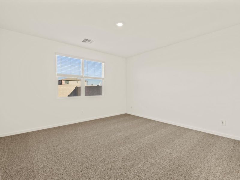 Spacious, unfurnished interior of a new home in Anthem at Merrill Ranch Reserve Series, Florence (Image 9).