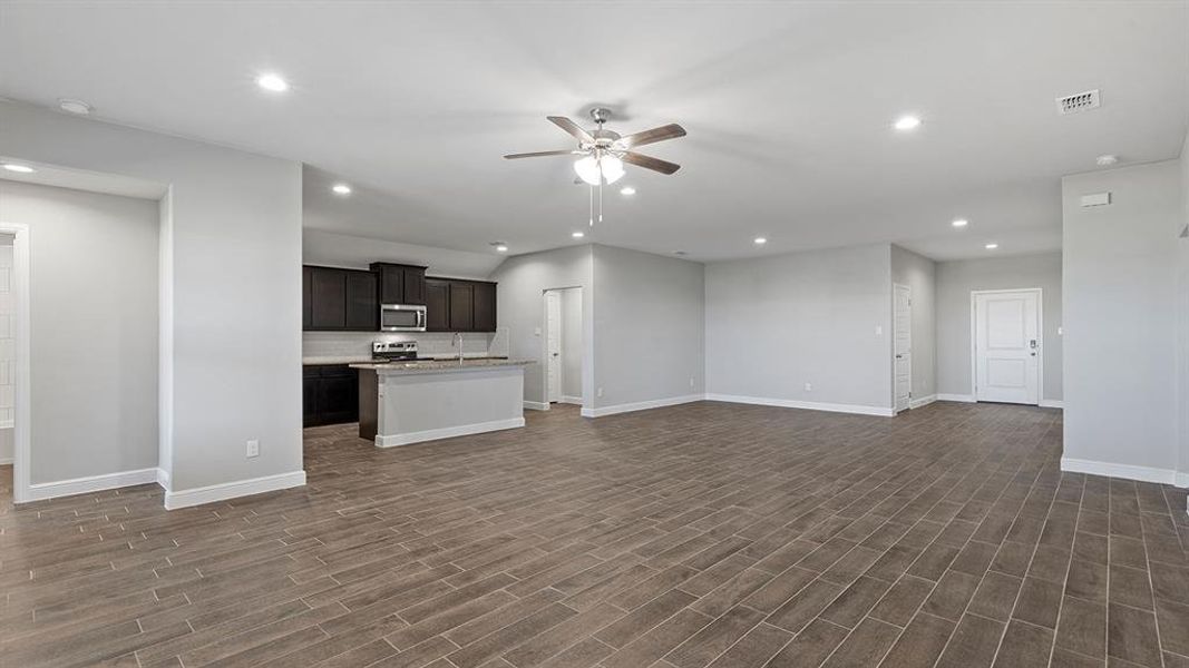 Spacious, unfurnished interior of a new home in Legado, Cleburne (Image 18). Spacious, unfurnished interior of a new home in Legado, Cleburne (Image 18).