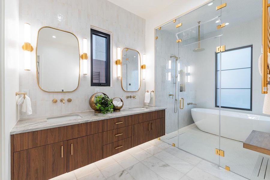 Master bath w/heated floors & towel bars, and full steam shower & wet room. Master bath w/heated floors & towel bars, and full steam shower & wet room.