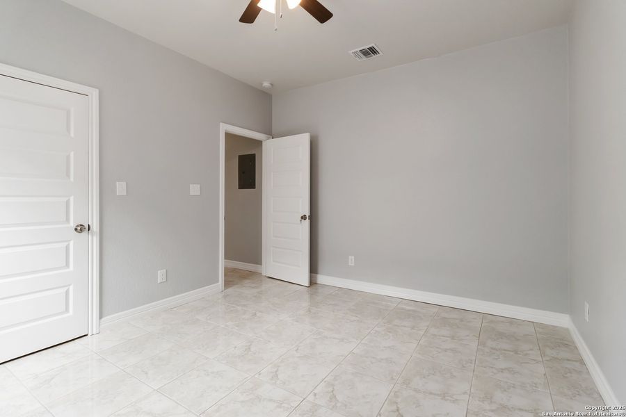 Spacious, unfurnished interior of a new home in , San Antonio (Image 21).