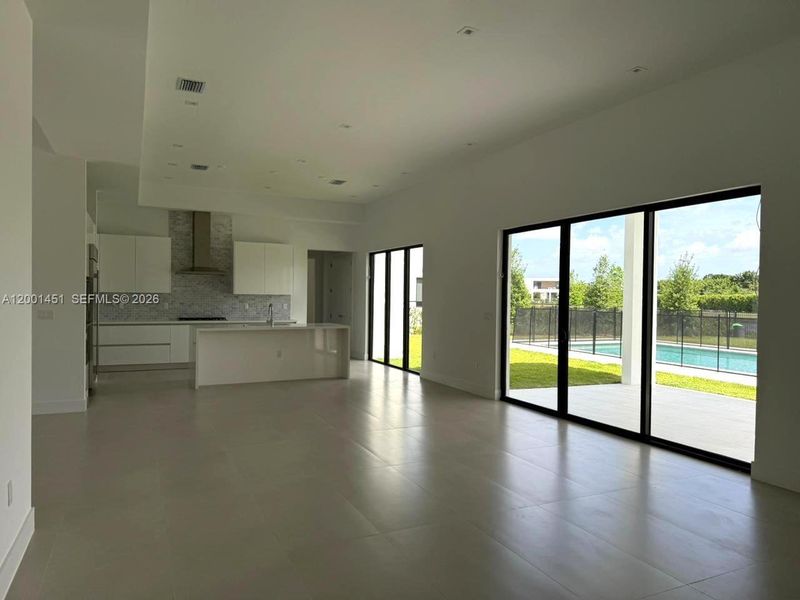Spacious, unfurnished interior of a new home in , Weston (Image 10).