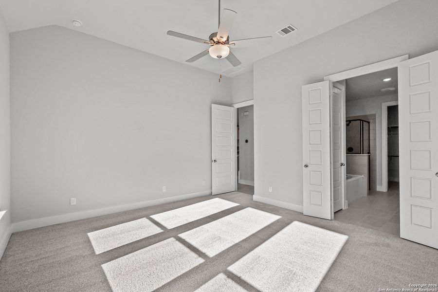 Spacious, unfurnished interior of a new home in Mayfair 50', New Braunfels (Image 21).