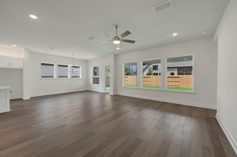 Spacious, unfurnished interior of a new home in ARTAVIA - Parkview Collection, Conroe (Image 34).