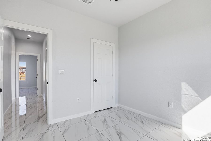 Spacious, unfurnished interior of a new home in , Atascosa (Image 29).