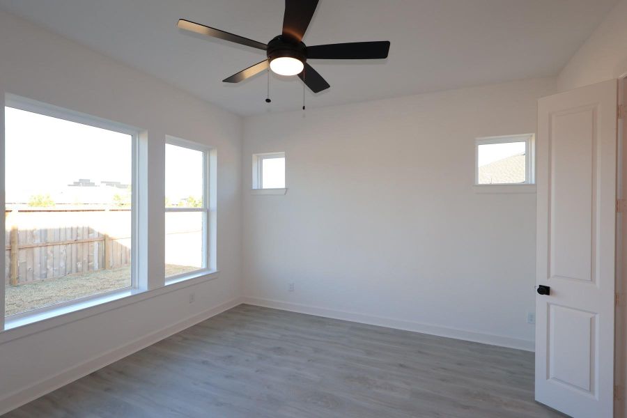 Spacious, unfurnished interior of a new home in Grand Central Park 55' Homesites, Conroe (Image 7).
