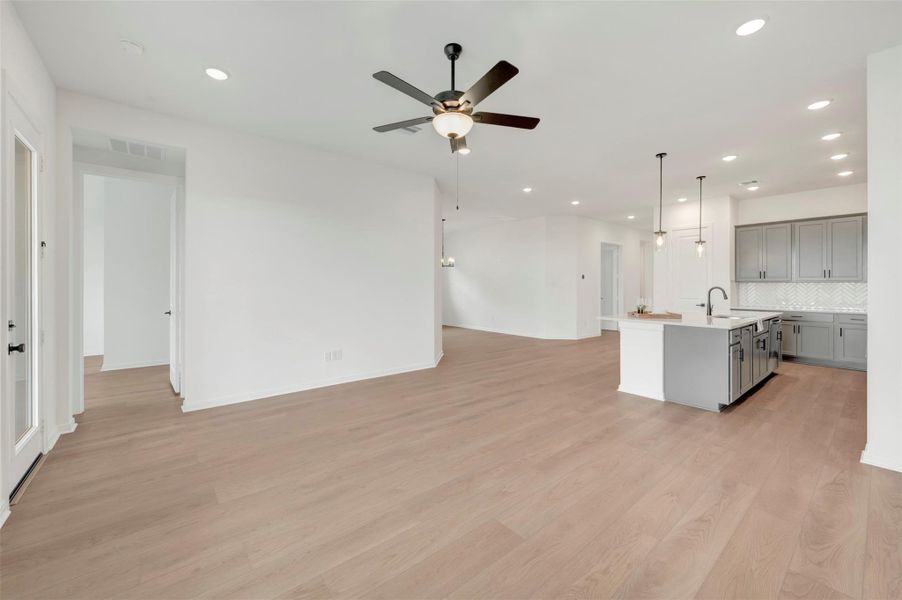 Spacious, unfurnished interior of a new home in Jordan Ranch - Terrace Collection, Fulshear (Image 19).