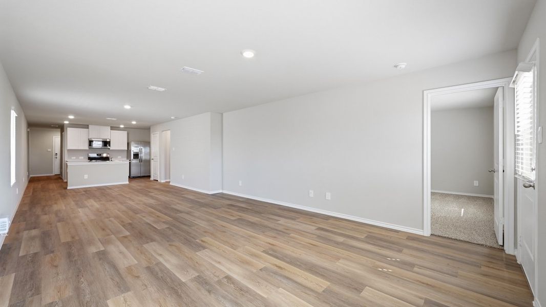 Representative unfurnished interior of a home built from the Caprock by D.R. Horton in Sunnycreek, Crowley (Image 19).