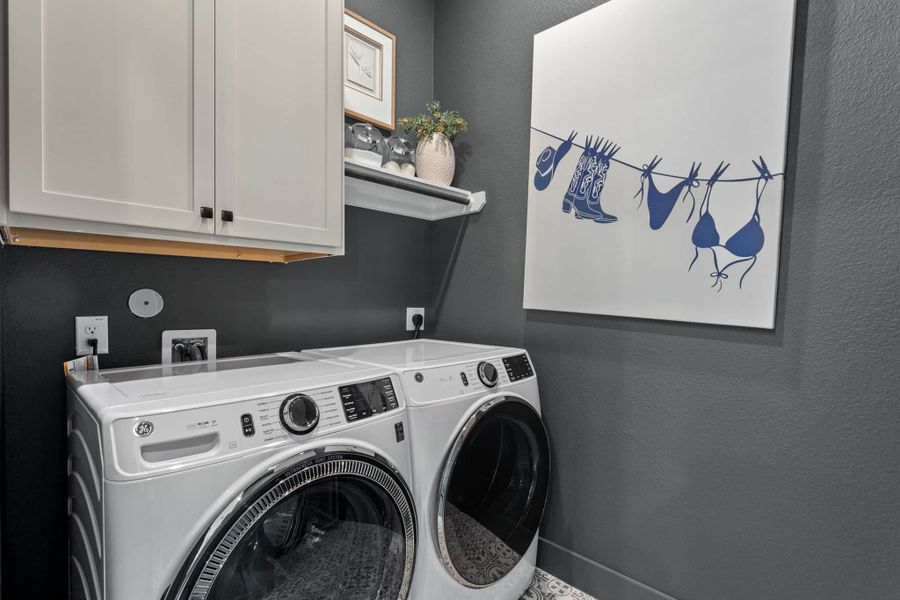 Furnished interior view inside a new home in Beacon Point, Texas City (Image 72). Furnished interior view inside a new home in Beacon Point, Texas City (Image 72).