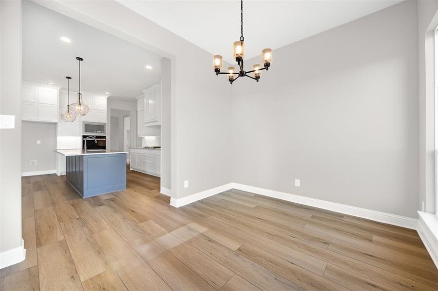 Spacious, unfurnished interior of a new home in Waterfall Ranch - 1 Acre Lots, Waxahachie (Image 20). Spacious, unfurnished interior of a new home in Waterfall Ranch - 1 Acre Lots, Waxahachie (Image 20).