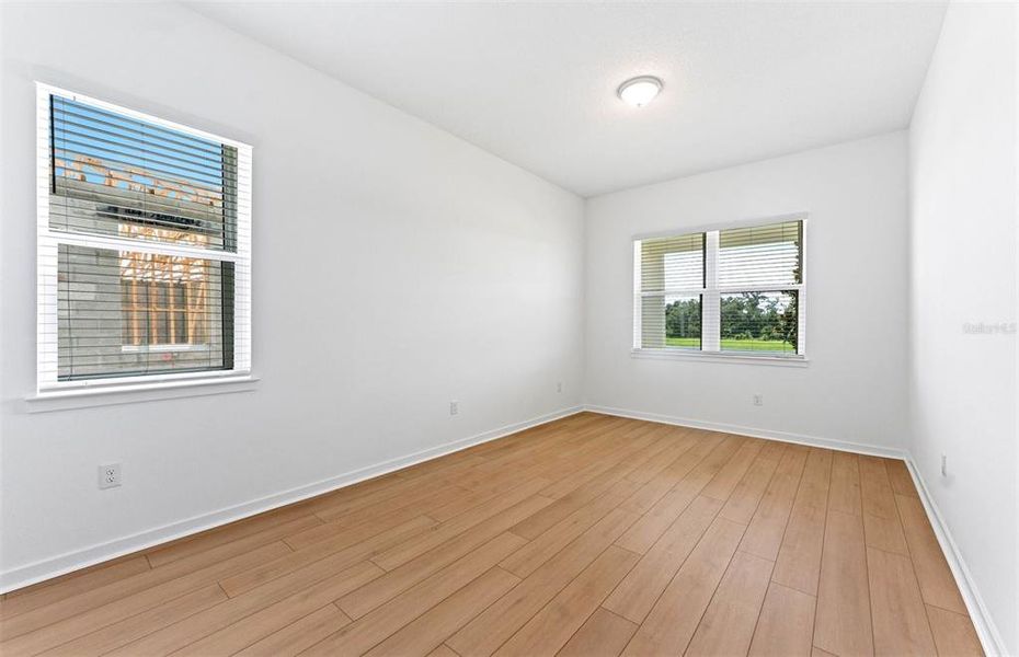 Spacious, unfurnished interior of a new home in Riverwood, Zephyrhills (Image 13).