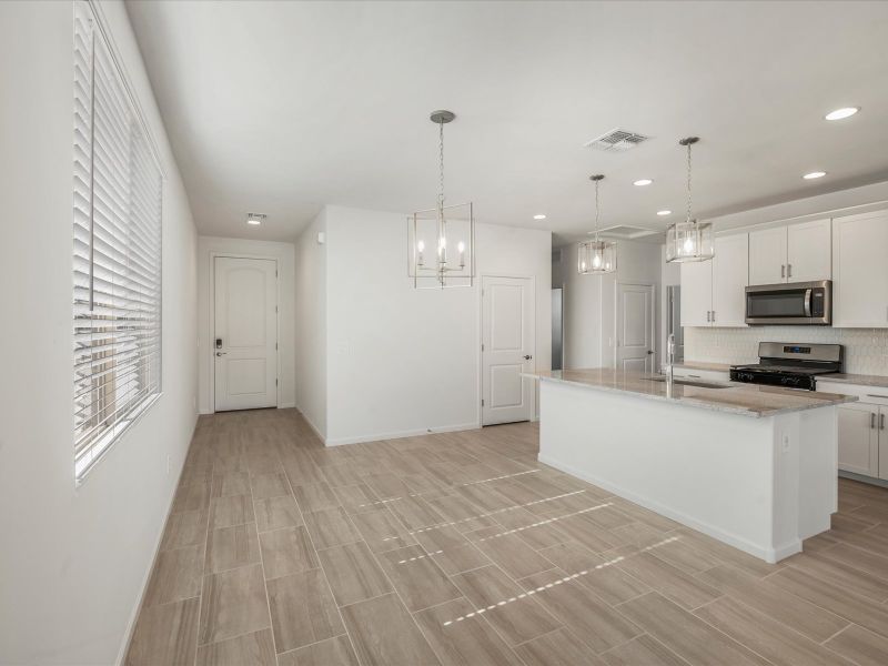 Spacious, unfurnished interior of a new home in Summerstone II, Marana (Image 6). Spacious, unfurnished interior of a new home in Summerstone II, Marana (Image 6).