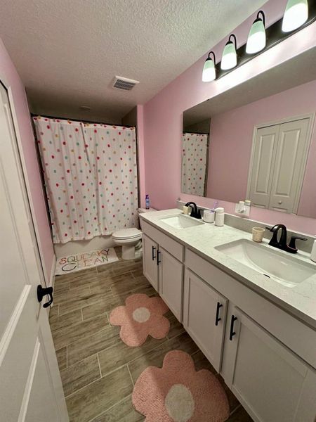 Furnished interior view inside a new home in , Port St. Lucie (Image 44).