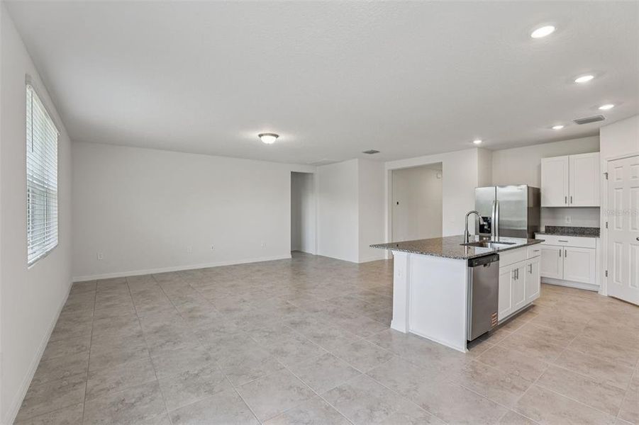 Spacious, unfurnished interior of a new home in Bradbury Creek - Signature Series, Haines City (Image 30).