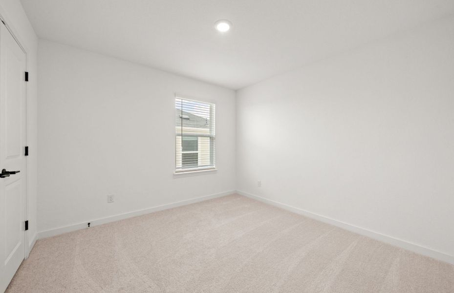 Spacious, unfurnished interior of a new home in Sunfield, Buda (Image 33).