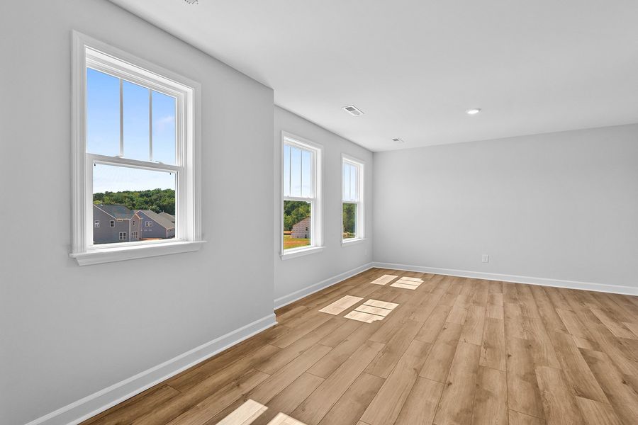 Spacious, unfurnished interior of a new home in Hanes Lake, Winston-Salem (Image 30).