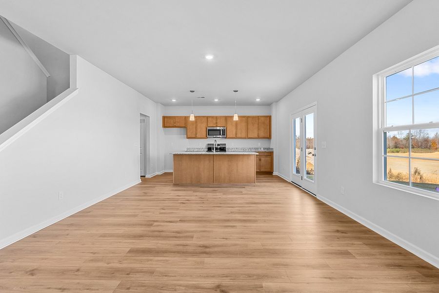 Spacious, unfurnished interior of a new home in Fieldstone, Lexington (Image 22).